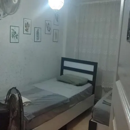 Esra Yenikapi *